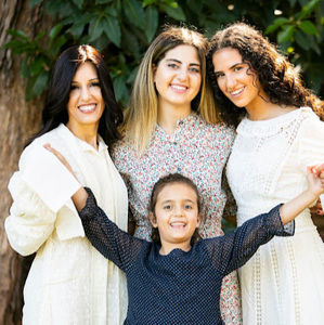 Meet your Posher, Simi